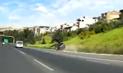 Bayraklı'da kaza anı kameraya yansıdı