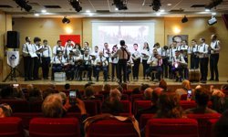 Buca’da notalar otizm farkındalığı için yükseldi