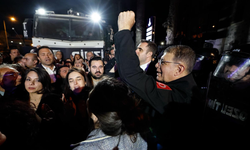 Cemil Tugay polis barikatı önünde 24 saat bekleyeceğini bildirdi