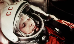 Yuri Gagarin ilk insanlı uzay uçuşunu hangi şartlarda gerçekleştirdi?