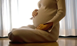 Kadınlar neden sırtüstü doğum yapıyor?