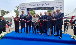 Kültürpark’ta edebiyat rüzgarı: İZKİTAP kapılarını açtı