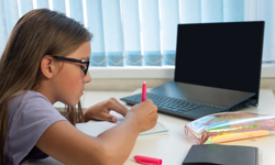 İsveç eğitimde dijitali terk edip kağıt kaleme geri dönüyor