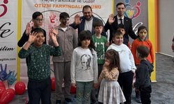 Bayındır’da otizm farkındalık günü renkli bowling şenliğine sahne oldu: Çocuklar doyasıya eğlendi