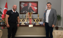 Dikili Belediyesi Zabıta personeli Yılmaz Acar Şampiyonlar Şampiyonu oldu