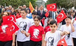 Başkan Tugay: Bizim için en güzel bayram çocuklarımızın neşesidir