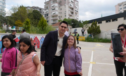 Ülkü Ocakları’ndan özel öğrencilere 23 Nisan hediyesi