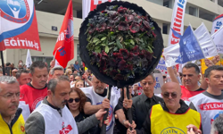 İzmir’de eğitim sendikalarından iş bırakma: “Okullar güvenli değil” tepkisi