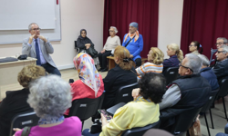 Konak'ın İleri Yaş Merkezi'nde hareketli seminer