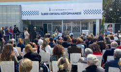 İlber Ortaylı, İzmir'de adını taşıyan kütüphane önünde anıldı