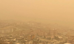 İzmir’e çöl tozu ulaştı: Yağışla birlikte çamur yağışı bekleniyor