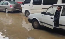 Ödemiş’te sağanak yağış hayatı felç etti: Sokaklar göle döndü