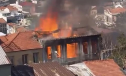 Konak’ta alevler yükseldi: Metruk binada çıkan yangın kontrol altına alındı