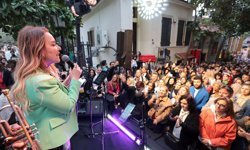 Konak’ta Dario Moreno Şenliği: İzmirliler nostaljiye akın etti