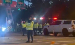 İzmir'de feci kaza: Bariyerlere çarpan araç alev aldı, sürücü hayatını kaybetti