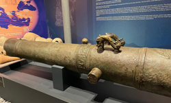 Aliağa’da söküme gelen gemiden 17. yüzyıla ait bronz top çıktı