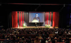 Türk Tiyatrosunun duayeni Haldun Dormen, İzmir'de anıldı