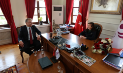 Urla’da temsili başkanlık koltuğu Mira Akgül’e emanet edildi