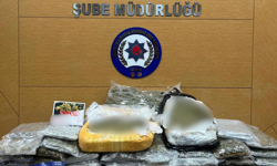İzmir'de nefes kesen operasyon: Yelkenli teknede 158 kilo yasaklı madde yakalandı, 8 tutuklama