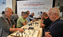 Bornova’da strateji rüzgarı: 120 damacı şampiyonluk için yarıştı
