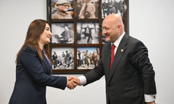 CHP ve AK Parti bayramlaştı: İzmirli vekilden dikkat çeken mesajlar
