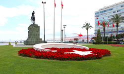 İzmir yaza çiçek açarak hazırlanıyor