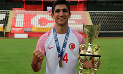 Aliağa FK’nın U16 yıldızı Semih Ayriç, dünya şampiyonu oldu