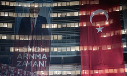CHP Genel Merkezi'ne Kılıçdaroğlu'nun "Şimdi arınma zamanı" yazılı posteri asıldı