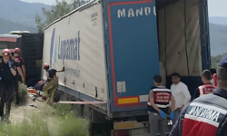 Tire’de devrilen TIR’ın sürücüsü hayatını kaybetti