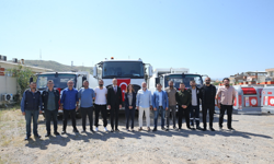 Karşıyaka’nın temizlik filosu üç yeni kamyonla güçlendi