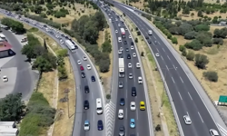 İzmir'de haftanın son günü trafik kilitlendi