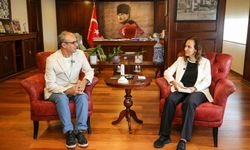 Karşıyaka’da Kardeş Kadrajlar buluşması: Fotoğraf yarışmasının birincisi Başkan Ünsal’ın konuğu oldu