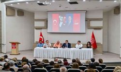 Bornova’da CHP toplantısı: İç kavgaya sürüklemek isteyenlere teslim olmayacağız