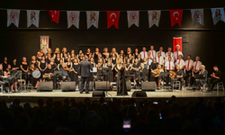Bornova’da yaza coşkulu merhaba: Ayfer Feray’da müzik ziyafeti