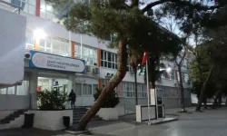 Buca'da yıkım kararı verilen okulda eğitim sürüyor iddiası