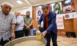 Başkan Tugay aşure lokmasını paylaştı