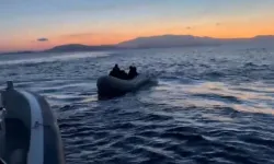 Çeşme açıklarında çifte operasyon: 46 düzensiz göçmen kurtarıldı ve yakalandı