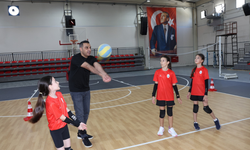 Çiğli Atatürk Kapalı Spor Salonu yenilenen yüzüyle sporculara açıldı