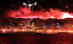 İzmir’de geceyi aydınlatan kutlama: Göztepe 101. yaşını kutladı