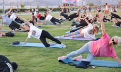 Konak’ta Kordon’da gün batımı eşliğinde spor etkinliği: Genç ruh, mutlu beden