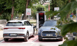Bayraklı’da elektrikli araçlara 20 yeni şarj ünitesi hizmete girdi