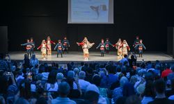 Bornova’da kursiyerlerden görsel şölen: "Dansın Renkleri” büyüledi
