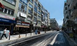 Balçova Ata Caddesi baştan sona yenileniyor: Sıcak asfalt serimi başladı