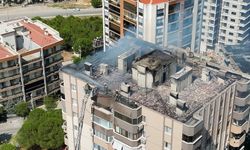 Menemen'de 10 katlı binanın çatısında yangın: Mahsur kalan 3 işçi kurtarıldı
