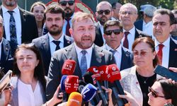 Gümrükçü’den ilk çelenk töreninde birlik mesajı: CHP’ye sadakati olan herkes yol arkadaşımız