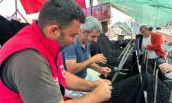 İzmirli balıkçılar yeni sezon için gün sayıyor: Ağlar onarılıyor, tekneler denize hazırlanıyor