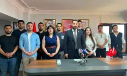 CHP’li gençlerden Nalbantoğlu’na “dinozor” göndermesi