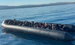 Çeşme açıklarında ve koylarda 54 düzensiz göçmen yakalandı