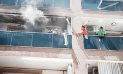 İzmir İtfaiyesi zamana karşı yarıştı! Bayraklı'da çıkan yangında 10 kişiyi kurtardı