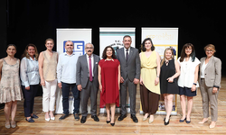 İzmir’de kadın moda girişimcileri ilk tasarımlarını podyuma taşıdı